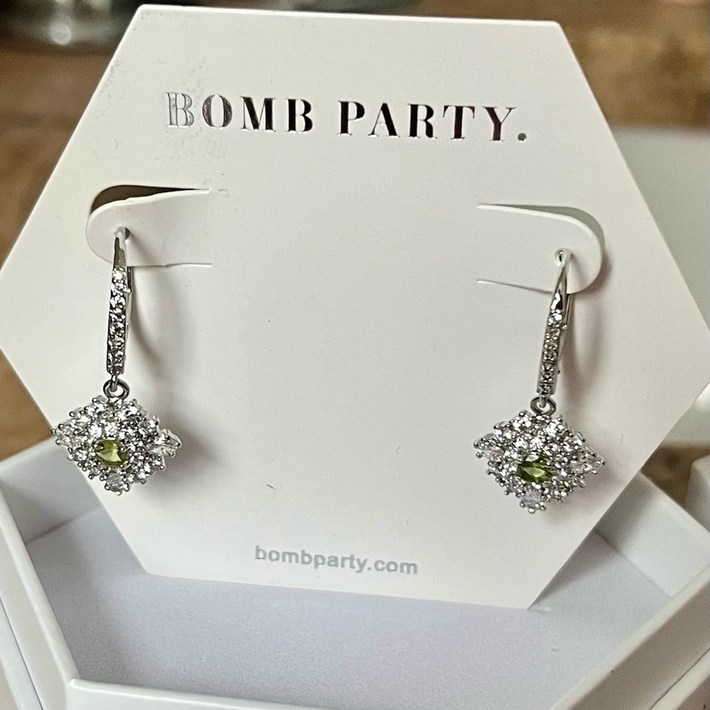 Bomb Party RETRO August Birthday RBP3713 Lovely Oasis Olivine Peridot Earrings - Picture 2 of 5